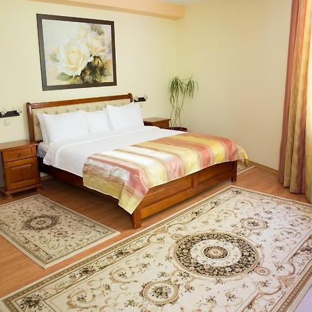 Hotel Nemira Szlanikfürdő Kültér fotó